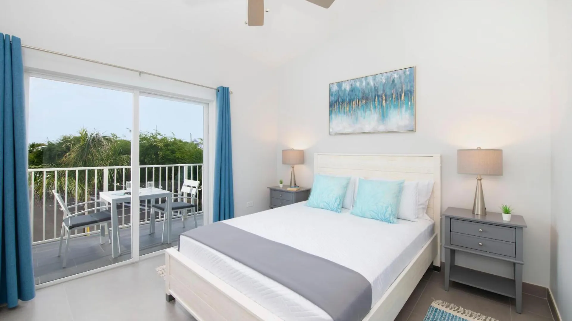 Summertime Suites #54 West Bay 0*,  Islas Caimán