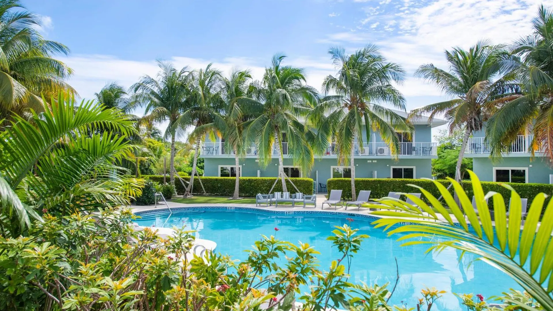 Summertime Suites #54 West Bay Islas Caimán